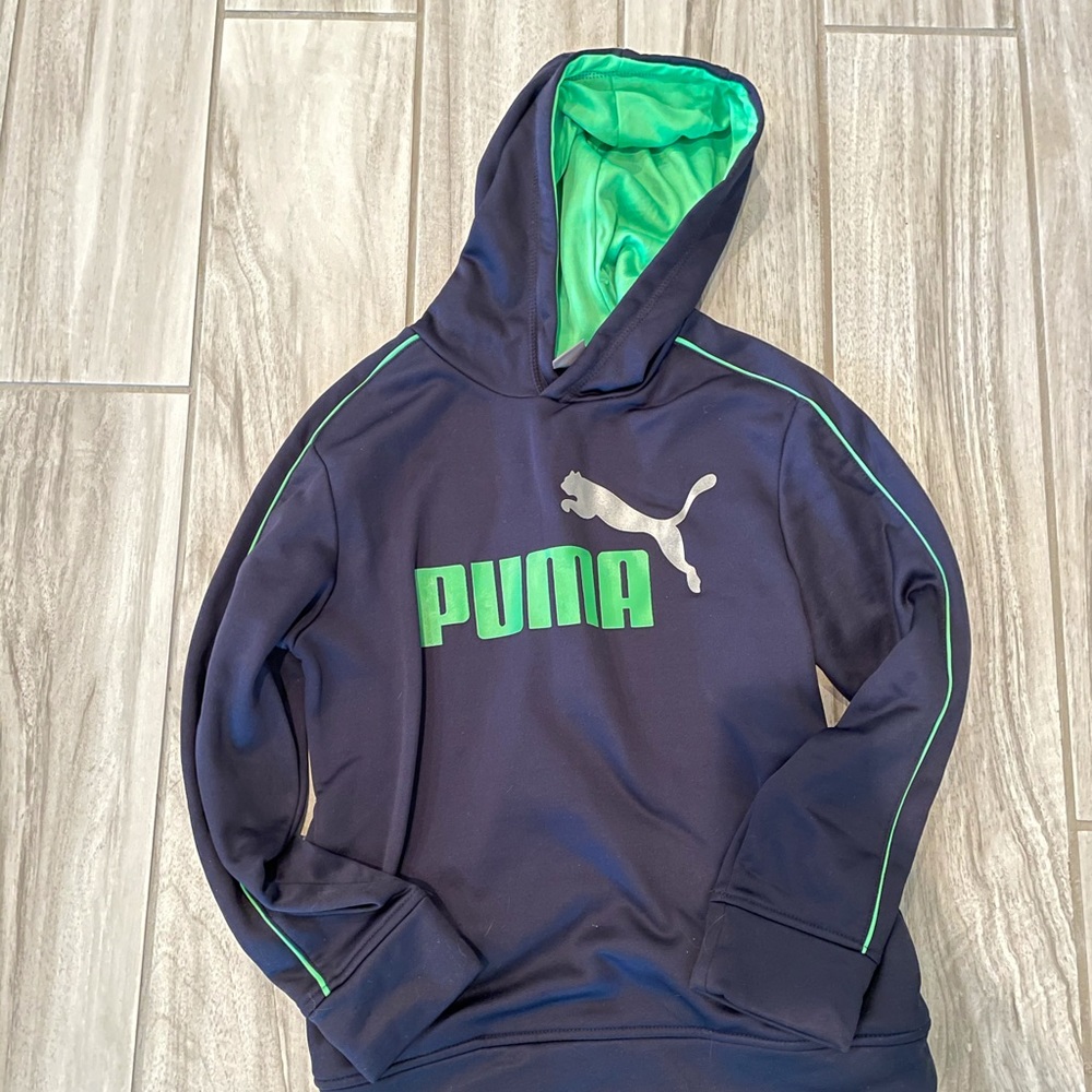 Puma hoodie in great condition! Size M kids.